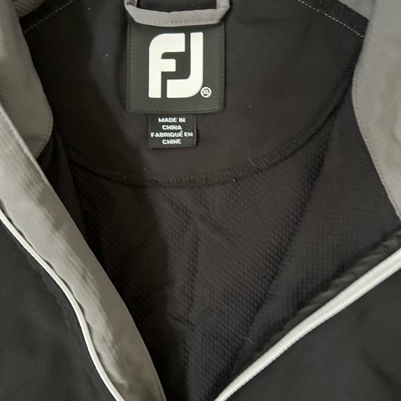 FootJoy Golf 3 Piece DryJoy Rain Jacket/ Pants and
Shirt Set - Picture 7 of 14